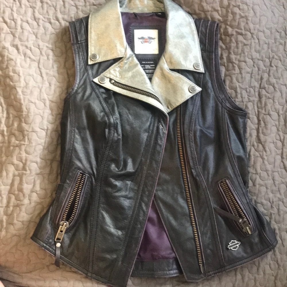 Harley Davidson leather vest size: XS